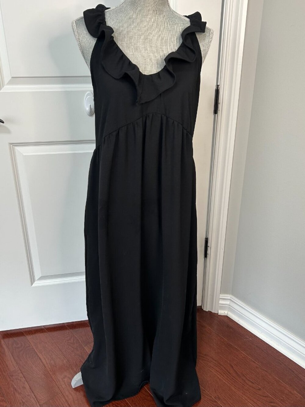 GibsonLook Summer Nights Ruffled Maxi Dress Black Size M EUC - Picture 2 of 4